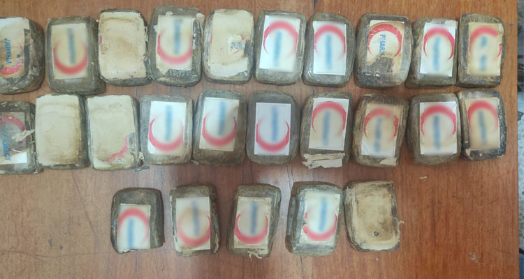 القصرين : الإحتفاظ بــــ03 أشخاص وحجز 25 صفيحة من مخدر القنب الهندي