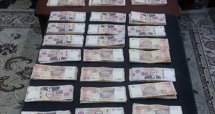 العقبة:  الاحتفاظ بـ4 أشخاص وحجز مبلغ مالي هام من العملة التونسية المزيفة