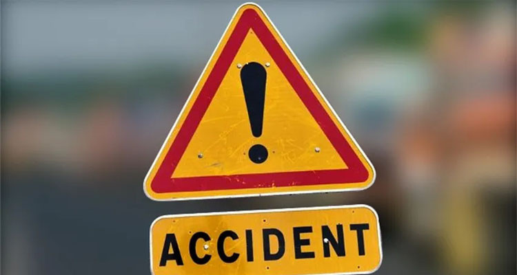 قمرت: وفاة شخصين وإصابة آخرين في حادث انقلاب سيارة