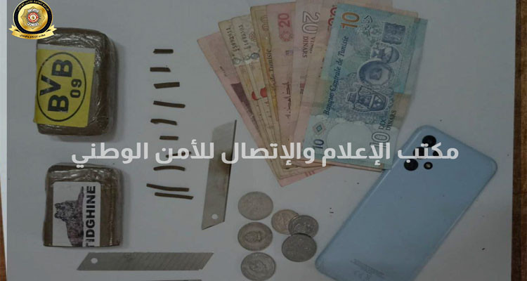 قفصة: ضبط مروّج مخدرات وحجز صفيحتين إلا ربع و10 قطع من الزطلة