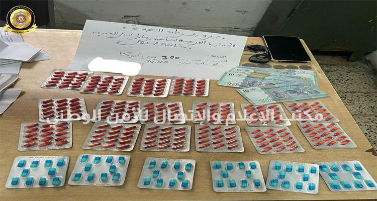 العاصمة: الإطاحة بمروّج أقراص مخدرة وحجز مبلغ مالي