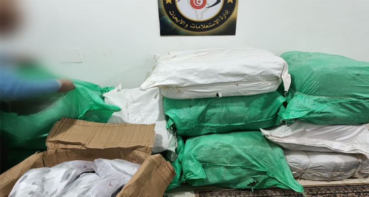 بوحجلة: ضبط شاحنة محملة ببضاعة مهربة بقيمة 168 ألف دينارا