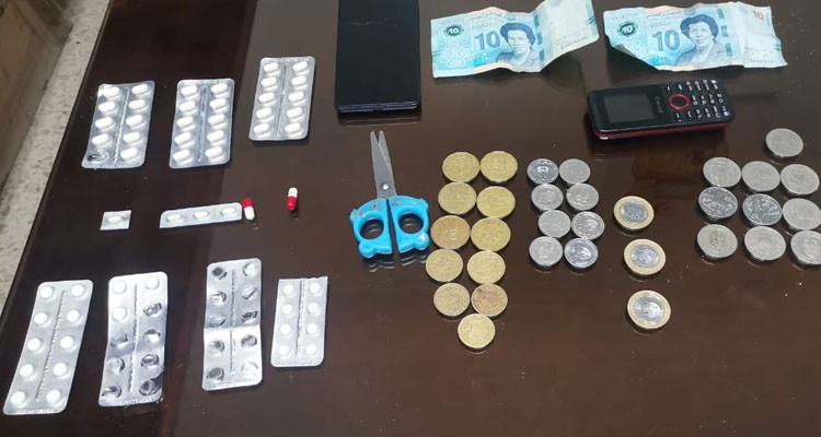 منوبة: الإحتفاظ بـ4 أشخاص وحجز كمية من الأقراص المخدرة