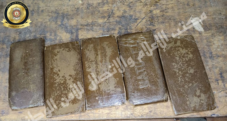 القصرين: ضبط 05 صفائح من  الزّطلة مخفيّة داخل هيكل دراجة نارية