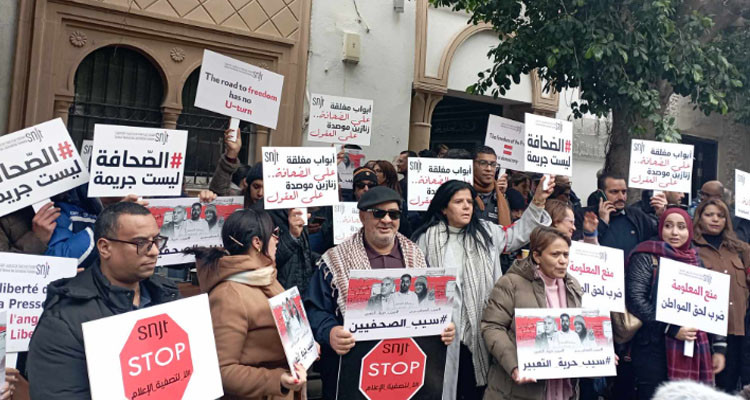 وقفة تضامنية مع زياد الهاني أمام المحكمة الابتدائية بتونس