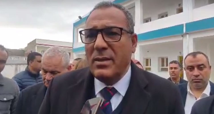 وزير التربية يشرف على مبادرة إدماج عدد من التلاميذ المكفوفين بمعهد شارع الحبيب بورقيبة ببنزرت