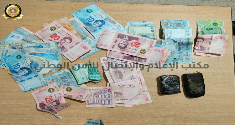 ماطر: مروّج مخدرات محل بطاقتي جلب و10 مناشير تفتيش في قبضة الأمن