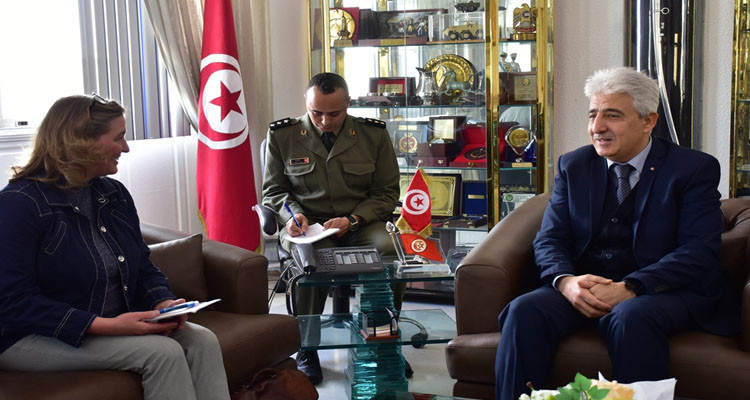 وزير الدفاع الوطني يستقبل نائبة مساعد كاتب الدولة للدفاع الأمريكي للشؤون الإفريقية