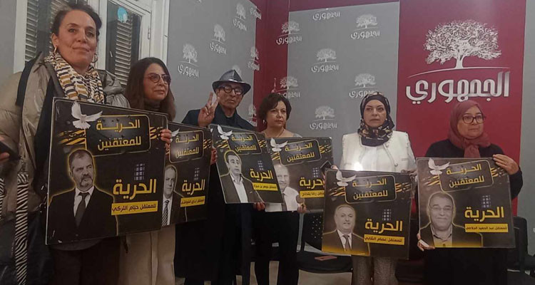 دليلة مصدق: ''يتم التعامل مع كل المساجين فيما يتعلق بالأكل كالحيوانات''