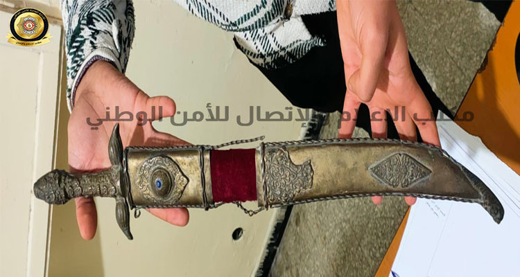 باب الجزيرة- تونس:  القبض على شخص بحوزته خنجر يشتبه في أنه قطعة أثرية