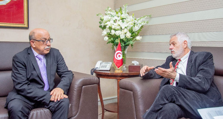 وزير التشغيل وممثل اليونسيف بتونس يبحثان سبل استثمار علاقات التعاون والشراكة بين الطرفين