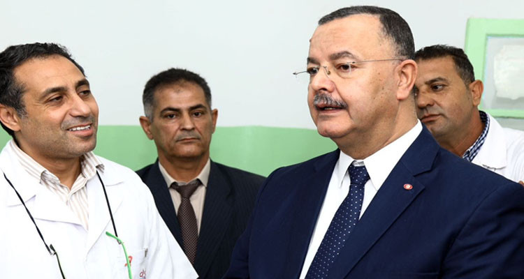 وزير الصحة يتابع نشاط قافلة صحية لتقصي سرطان الثدي ببن قردان