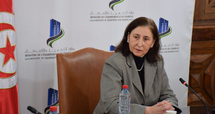 وزيرة التجهيز توصي باستحثاث نسق استكمال أشغال مكونات قسط التجهيزات المتعلّق بالخط ''د''