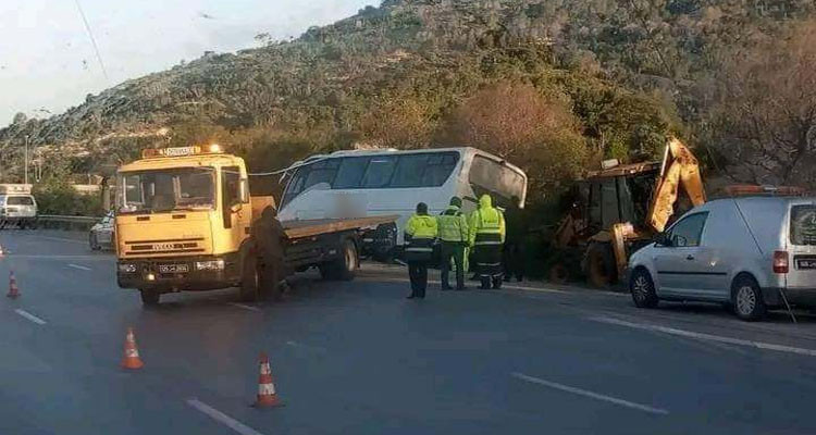 برج سدرية: إصابة 23 سائحا في حادث انزلاق حافلة سياحية