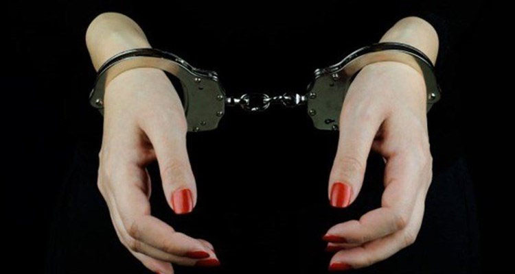 سوسة: القبض على إمرأة بحوزتها أجهزة الكترونية تستغل للغش في الامتحانات
