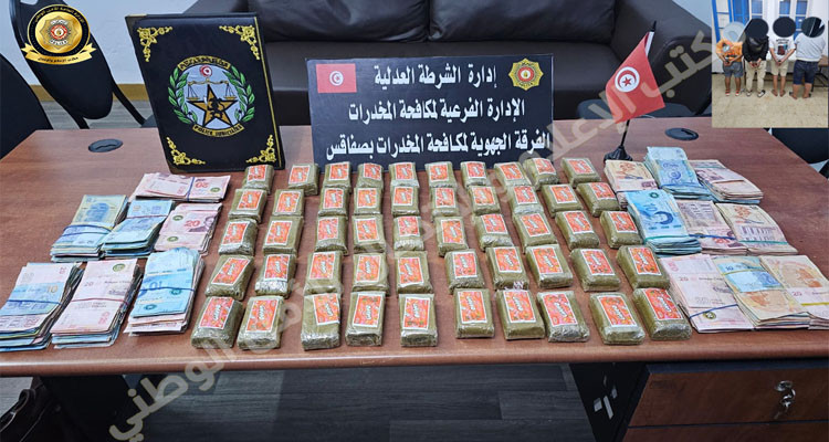 صفاقس: تفكيك عصابة لترويج المخدرات وغسيل الأموال وحجز 50 صفيحة من الزطلة