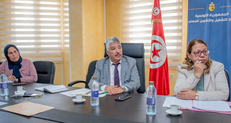 جلسة عمل بمقر وزارة التشغيل تناقش مشروع دليل مرافقة الشركات الأهلية