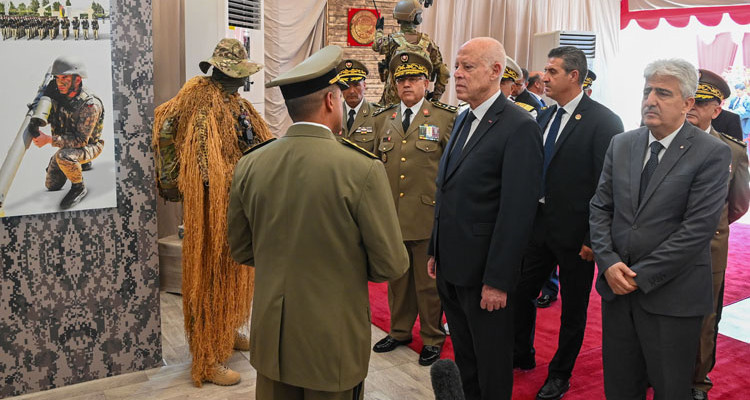 رئيس الدولة يؤدي زيارة إلى المتحف العسكري الوطني بقصر الوردة بمنوبة