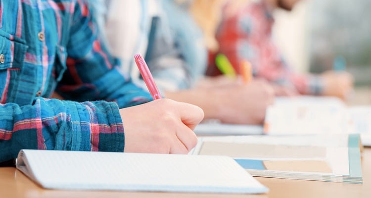 مدنين: انطلاق  تقديم دروس دعم مجانية للتلاميذ المقبلين على اجتياز مناظرة الدخول للإعداديات النموذجية