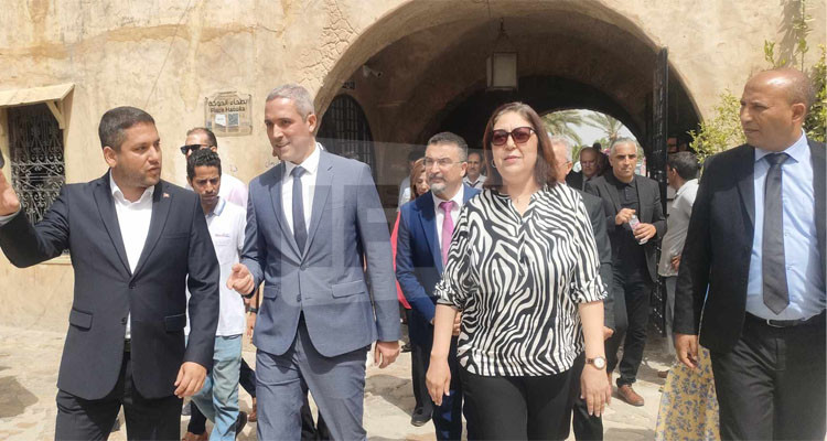 وزيرة التجارة في زيارة غير معلنة لمدينة الحمامات: عدد من التجار أغلقوا محلاتهم اليوم