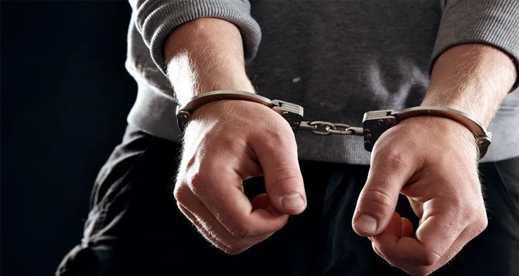 المرسى: القبض على شخص من أجل افتكاك هاتف جوّال باستعمال العنف