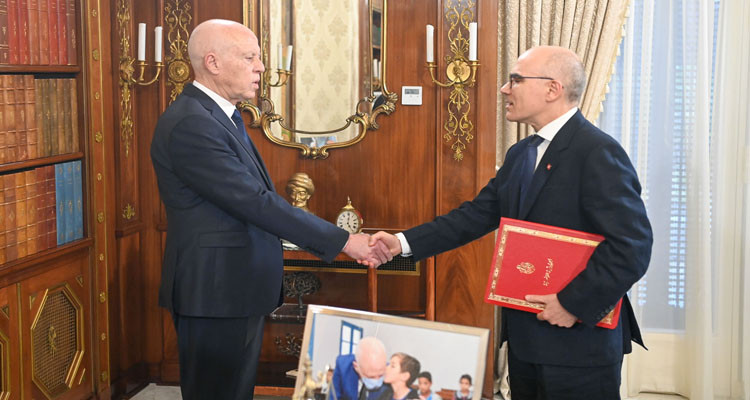 رئيس الدولة يشدد على ضرورة مضاعفة القناصل التونسيون مجهوداتهم لإسداء أفضل الخدمات للتونسيين في الخارج