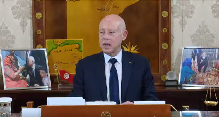 قيس سعيد: ضرورة التعجيل بإعداد مشروع قانون لإلغاء المناولة والعقود المحدودة في الزمن