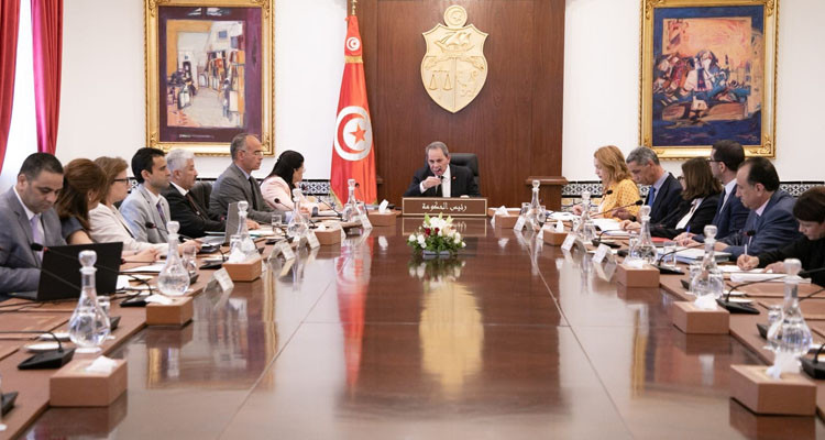رئيس الحكومة  يؤكد على ضرورة إيجاد الحلول العملية للتشغيل الهش