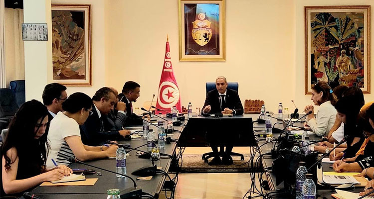 وزير السياحة يدعو إلى تقديم عروض خاصة للسائح التونسي وبأسعار مناسبة
