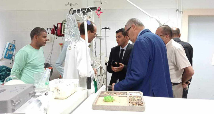 والي القصرين يؤدي زيارة إلى المستشفى الجهوي ويؤكد على ضرورة تحسين جودة الخدمات الصحية