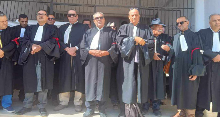 قفصة: المحامون ينفذون وقفة احتجاجية ويطالبون برفع التضييقات عنهم
