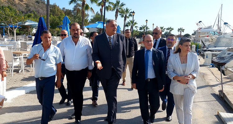 سيدي بوسعيد: وزير السياحة يعاين وضعية الميناء الترفيهي