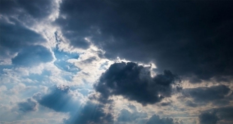 طقس مغيم جزئيا وكثيف السحب بعد الظهر