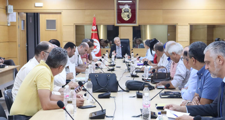 وضعية تزويد السوق بمادة بيض الاستهلاك محور جلسة عمل بوزارة التجارة