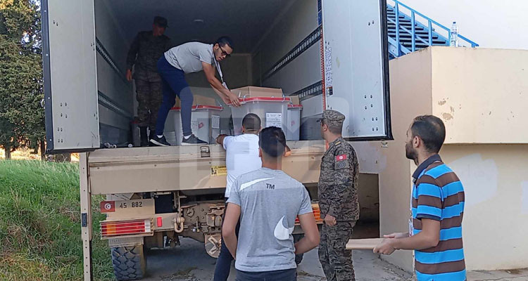 باجة: انطلاق توزيع صناديق الاقتراع على 177 مركز اقتراع بالجهة