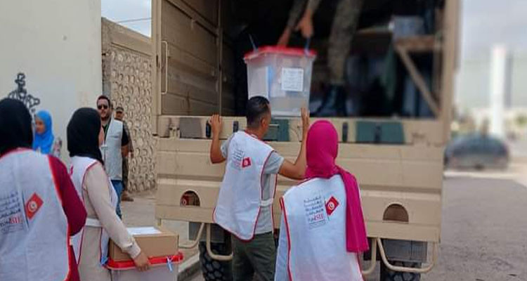 صفاقس: توزيع المواد الانتخابية على 399 مركز اقتراع
