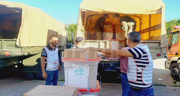 سيدي بوزيد: انطلاق عملية توزيع المواد الانتخابية على 323 مركز اقتراع بالجهة