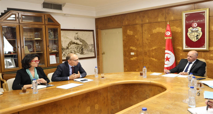 وزير النقل يبحث مع وفد عن البنك الأوروبي للاستثمار مشاريع النقل النظيف والنقل البحري