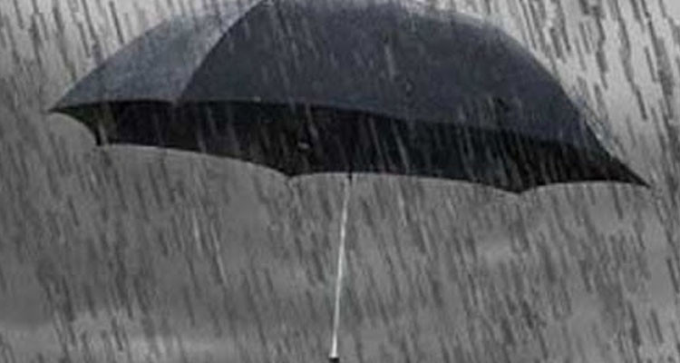 سحب أحيانا كثيفة مع أمطار بالجهات الشرقية