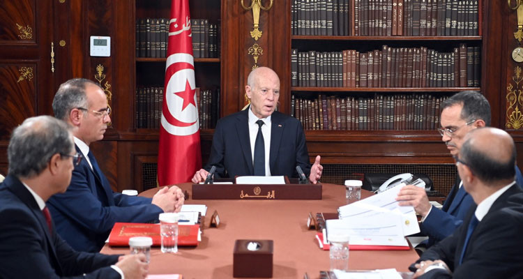 قيس سعيد: ''محاولات الإرباك التي تحصل هذه الأيام غير طبيعية والدولة لن تبقى مكتوفة الأيدي''