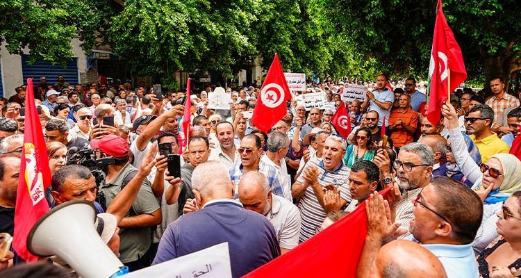 نقابات موظفي التربية والقيمين وعملة التربية تدعو إلى الاحتجاج غدا