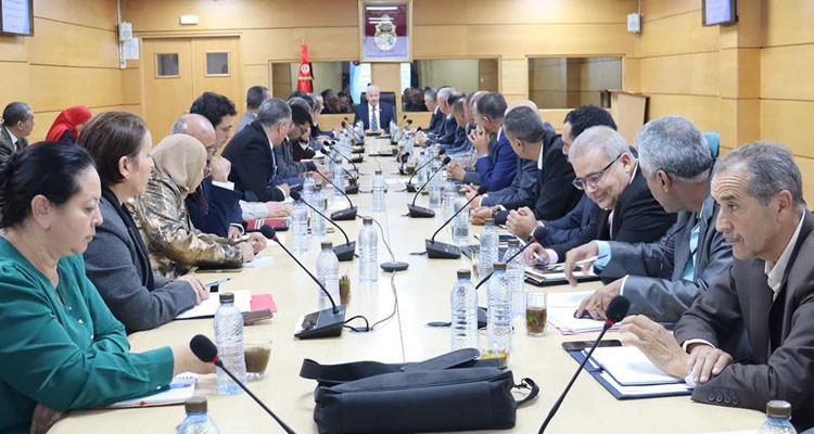 وزير التجارة يدعو إلى استهداف وردع كبار المحتكرين وتسليط أقصى العقوبات الممكنة