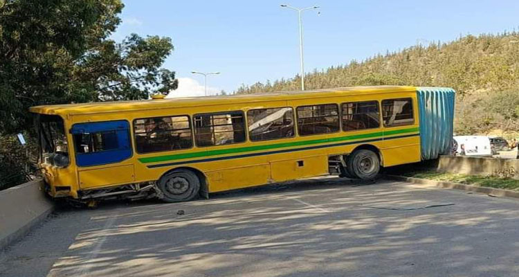 النحلي: انزلاق حافلة مزدوجة وتسجيل إصابة لدى السائق