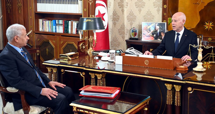قيس سعيد: ضرورة توفير مخزون استراتيجي في كافة المواد الأساسية لتعديل الأسعار