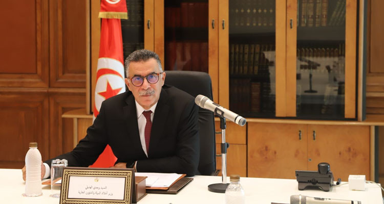 وزير أملاك الدولة يؤكد على ضرورة توفير الحلول الجذرية لمعالجة ملف الأراضي الاشتراكية