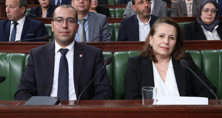 وزيرة الصناعة تؤكـد إسناد عدد من رخص البحث عن الفسفاط في الشمال الغربي