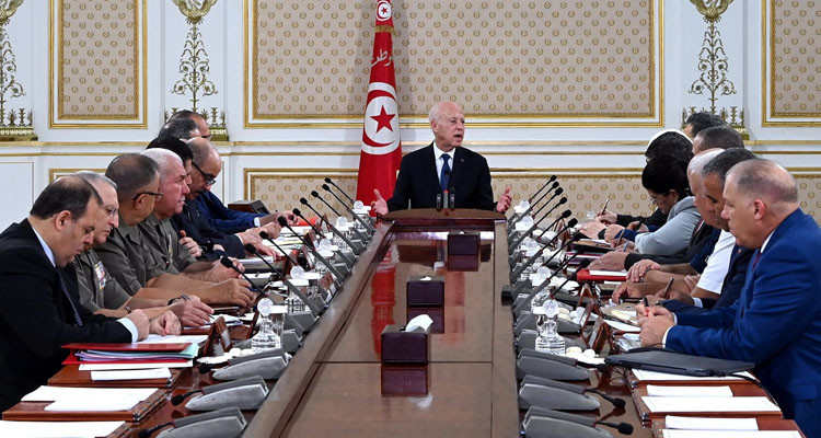 رئيس الدولة: ما حصل مؤخرا في الخطوط الجوية التونسية هو أمر يرتقي إلى مستوى الجريمة