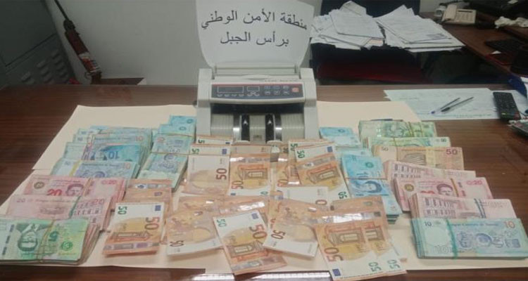 بنزرت: حجز عملة أجنبية وتونسية لدى صاحب محل والإحتفاظ بشخصين