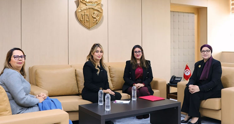 وزيرة العدل تستقبل وفد عن جمعية القاضيات التونسيات