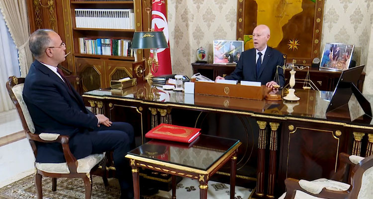 رئيس الجمهورية: ''الدولة لا تدار بصفحات التواصل الاجتماعي بل تدار بالقوانين والمؤسسات''